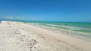 On the beach - Luxury Penthouse Pointe Santo Condo with Private Roof Deck (Sanibel)