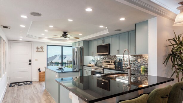 Coffee/tea maker, fridge, microwave, oven - Luxury Penthouse Pointe Santo Condo with Private Roof Deck (Sanibel)