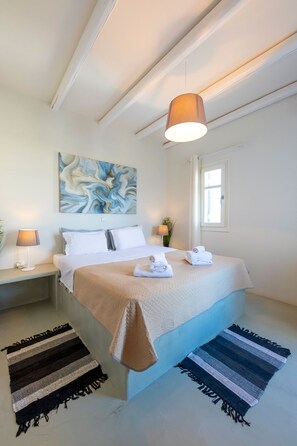 2 Schlafzimmer, Schreibtisch, Bügeleisen/Bügelbrett, Reisekinderbett