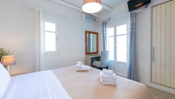 2 soveværelser, skrivebord, strygejern/strygebræt, weekendseng