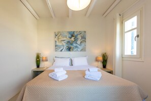 2 chambres, bureau, fer et planche à repasser, lit parapluie