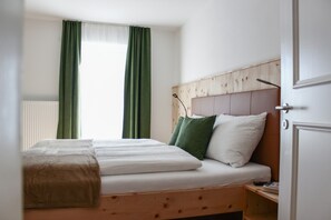 1 bedroom, in-room safe, free WiFi, bed sheets - Deluxe Apartment With Large Balcony, Woodn Interior (Antholz Mittertal)