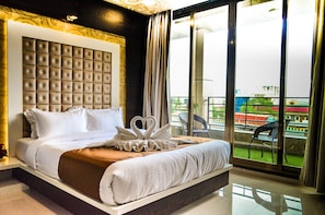 Minibar, in-room safe, desk, laptop workspace - Rudra Shelter International (Vasai)