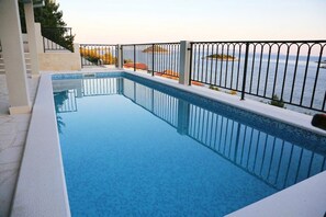 Outdoor pool - Spacious apartment in peaceful bay on Korcula island (Korcula)