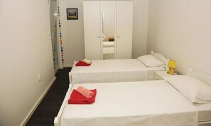 2 chambres, fer et planche à repasser, lit parapluie, Wi-Fi gratuit