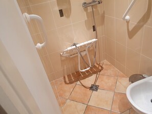 Badewanne, Haartrockner, Bidet, Handtücher