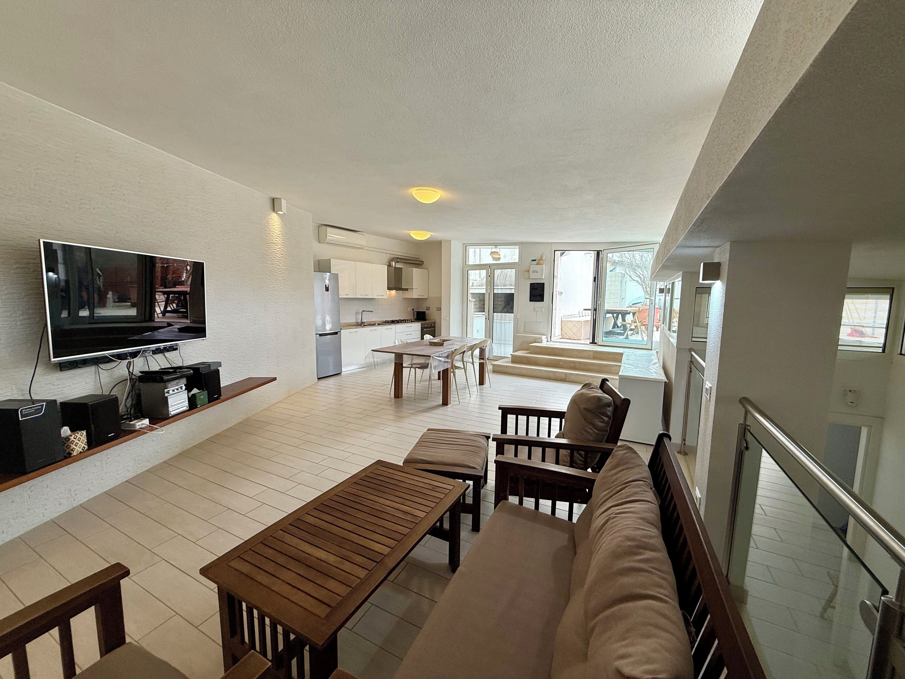 TV connectée, lecteur de DVD, chaîne hi-fi