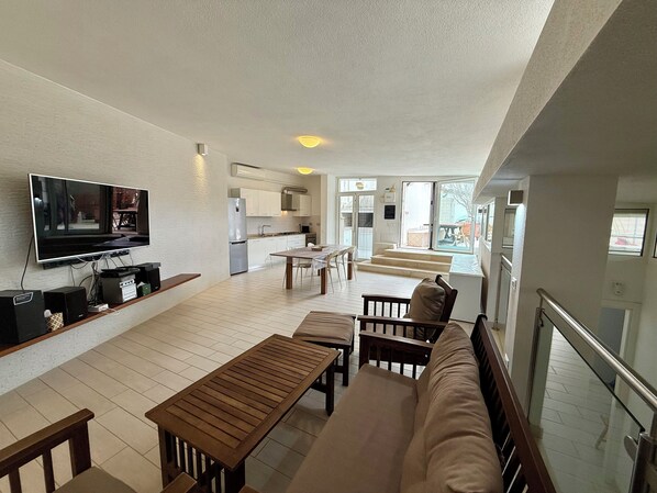 Téléviseur connecté, lecteur de DVD, chaßne audio