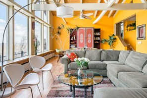 Smart TV, fireplace, books, stereo - Expansive Luxury in Central Home With Downtown Views (Boulder)