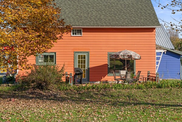 A house with a porch, a door, and a window. - Whimsy Cottage - Perfect ski cottage & discounted lift tickets (North Troy)