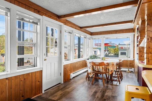 Whimsy Cottage - Perfect ski cottage & discounted lift tickets