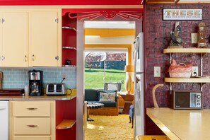 Fridge, microwave, oven, stovetop - Whimsy Cottage - Perfect ski cottage & discounted lift tickets (North Troy)