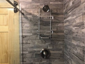 Hair dryer, towels - Five beautiful cabins all on the same property. Great for family reunions, corporate retreats or other small groups. Ask about our event space. (Union Hall)