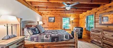 3 bedrooms, desk, travel crib, free WiFi