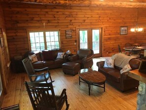 Älytelevisio, takka, työhuone