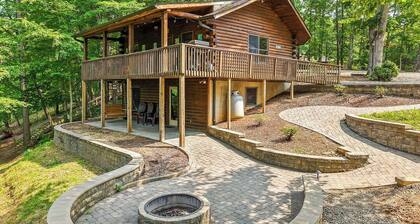 Comfy Cabin with stunning lake views, perfect for a serene escape at SML.