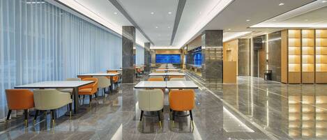 Petit déjeuner, déjeuner et dîner servis sur place