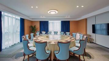 Breakfast, lunch and dinner served