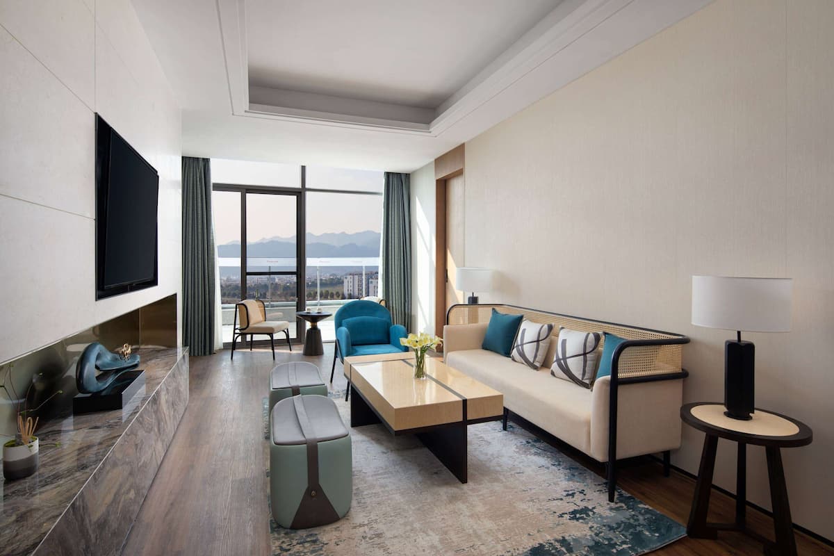 Business Suite, 1 King Bed, Non Smoking (River and Mountain View)