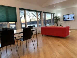 Interior - Waterfront With Relaxing Views (Pasadena)