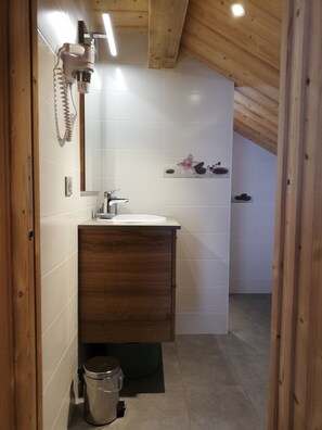 Bathroom - Charming chalet at the foot of the ski slopes, a stone's throw from the village center (La Clusaz)