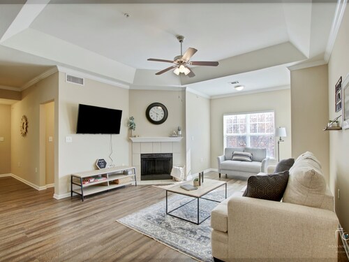 Relax & Unwind! Pool, Hot Tub & Gym Near Grandscape, Legacy West, and Frisco!