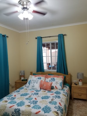 4 bedrooms, in-room safe, iron/ironing board, travel cot - Stress Free relaxing private villa with pool, 5 min to Beach, dining (Noord)