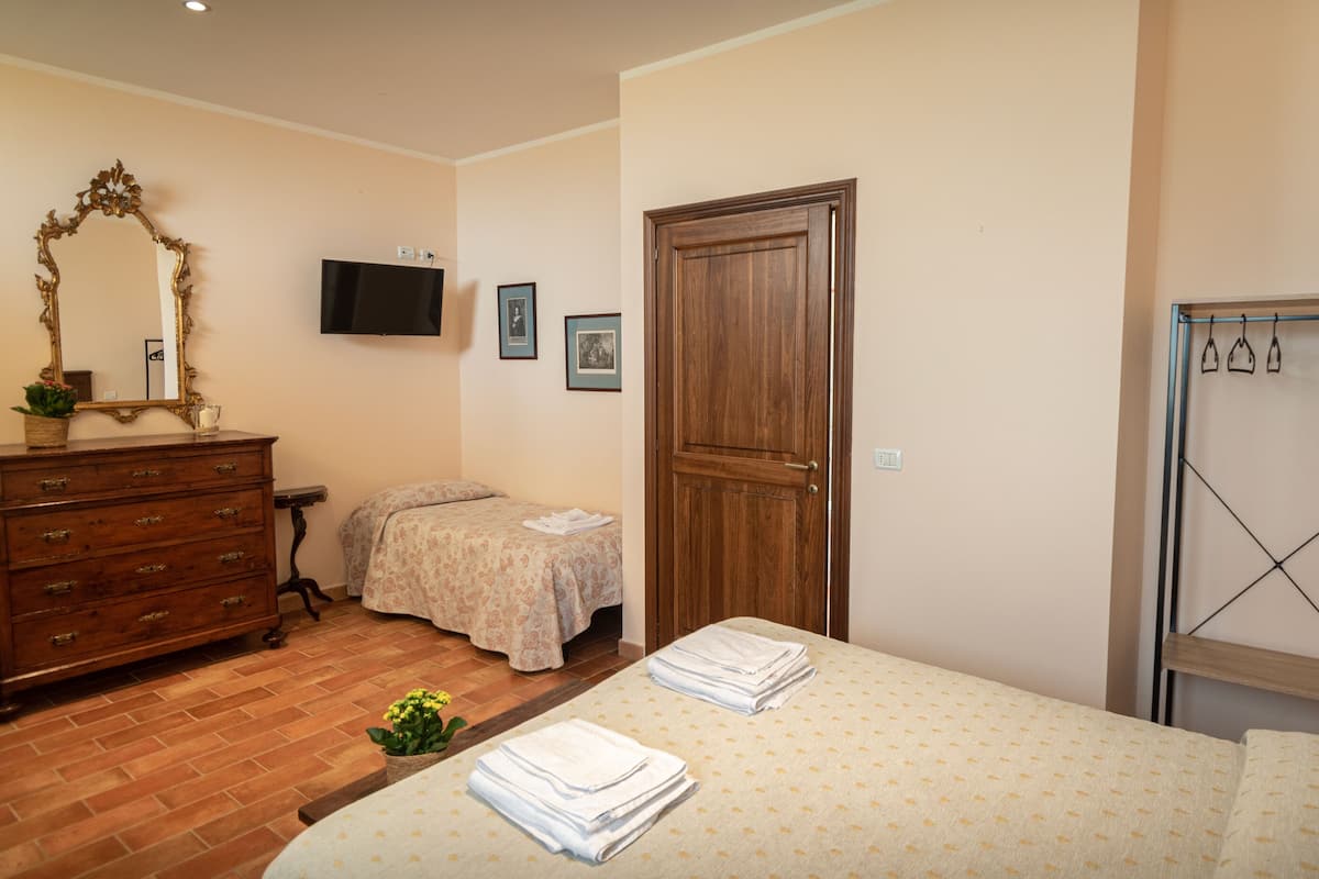Quarto triplo conforto | Roupas de cama antialérgicas, individualmente decorados