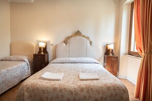 Hypo-allergenic bedding, individually decorated, individually furnished - Villa Val d'Olivi (Assisi)