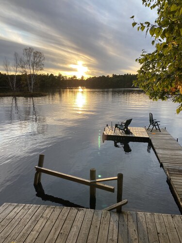 Spectacular waterfront setting, comfy cabin