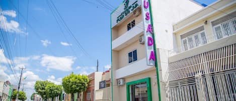 Fachada da propriedade