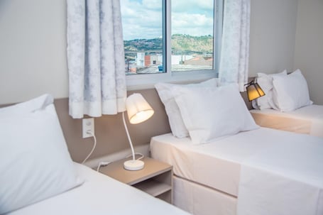 Cortinas blackout, tabla de planchar con plancha y wifi gratis