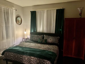 2 Schlafzimmer, Schreibtisch, Bügeleisen/Bügelbrett, kostenloses WLAN