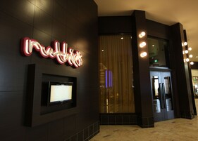 4 restaurants, breakfast served