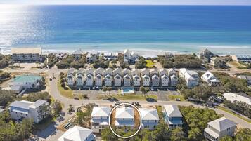 House, 6 Bedrooms | Aerial view