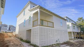 House, 6 Bedrooms | Exterior