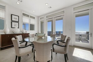 House, 5 Bedrooms | Private kitchen