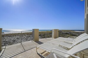 House, 5 Bedrooms | Balcony