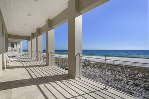 House, 5 Bedrooms | Balcony