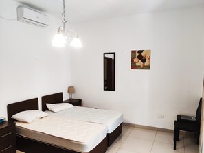 2 Schlafzimmer, Schreibtisch, Bügeleisen/Bügelbrett, WLAN