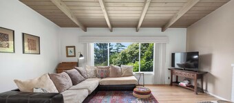 Beautiful, relaxing home with natural light & beautiful views of San Francisco.
