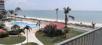 OCEAN FRONT CONDO ,ALL REMODELED,20 min from Naples