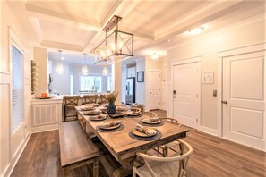 Dining - 5 Bedroom Home w/ Private Pool & 6Seater Golf Cart (Hilton Head)