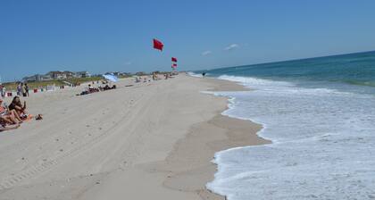 Ocean Block, Quiet and Spacious, Free Parking, 5 Mins Walk to Beach, 6 Passes