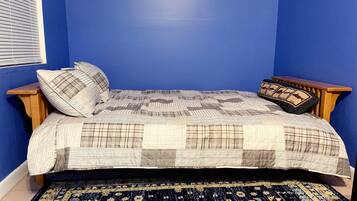 4 bedrooms, desk, free WiFi, bed sheets