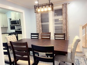Dining - Ocean Block, Quiet and Spacious, Private Parking, King Suite,  6 Beach Badges (Seaside Heights)