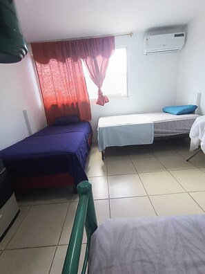 Neljän hengen perhehuone | 1 makuuhuone, Select Comfort -patjalliset sängyt