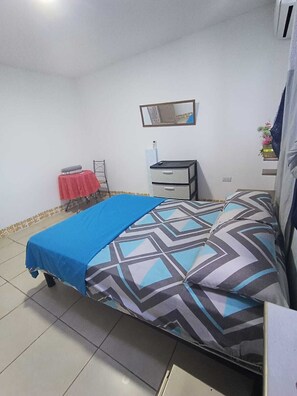Classic Double Room | Select Comfort beds, individually furnished, blackout curtains - Hostal Venecia- Tu Casa en Manta (Manta)