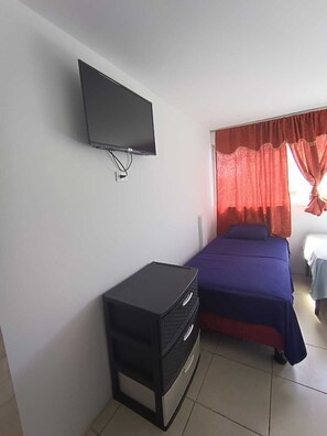 Family Quadruple Room | Select Comfort beds, individually furnished, blackout curtains - Hostal Venecia- Tu Casa en Manta (Manta)