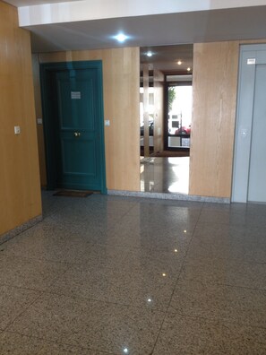 Interior - "Le Croix Roussien " Lyon center 1 to 4 persons Rated 3 *** (Lyon)